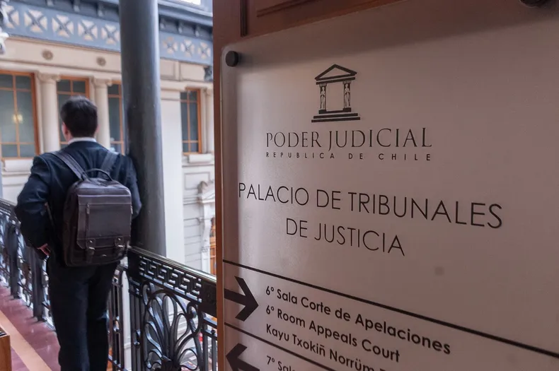 200 personas se tomaron 14 hectareas rompieron cercos y montaron casas con redes clandestinas por 5 anos corte ordena desalojo.webp