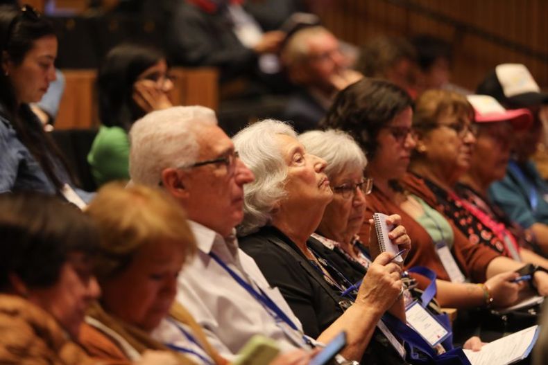 universidad abierta para personas mayores  el derecho a aprender no tiene edad.jpg