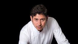 Jorge Ortega, chef pastelero: “Cada vez los chilenos nos hemos puesto más identitarios, incluso yo diría hasta más huachacas porque ahora ocurre que nos encanta tomar terremoto”