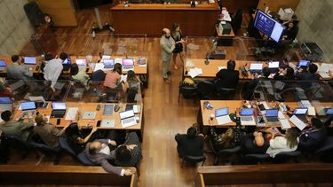 Licencias fraudulentas: Siete médicos quedan en prisión preventiva tras formalización