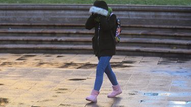 Chubascos y heladas matinales: Así se viene el tiempo en Santiago para el fin de semana