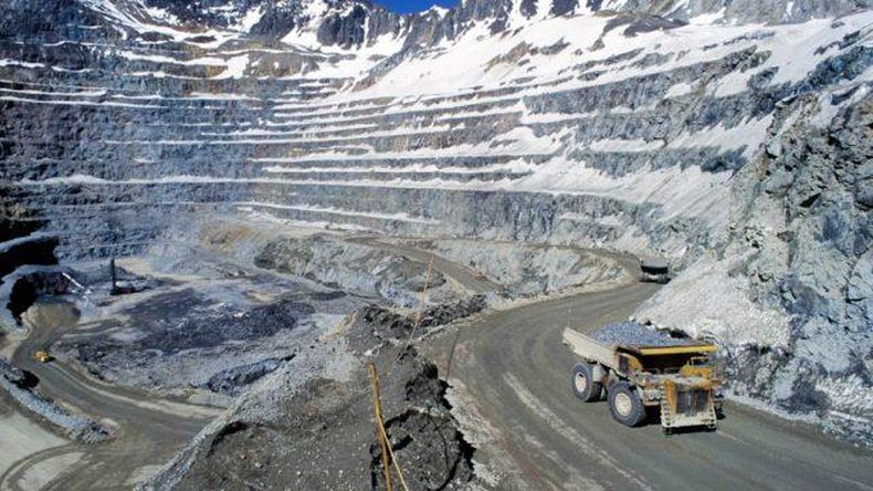 Glaciares en peligro por mineria.jpg