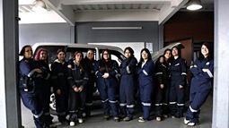 Mecánicas en Acción, la tesis con que buscan aumentar mujeres en la mecánica automotriz