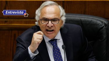 Politólogo emplaza a la UDI por Chadwick: Debiera tomar una postura mucho más dura