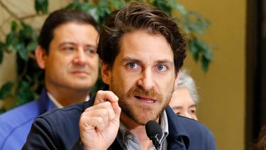 Gonzalo Winter califica de “impresentable” publicación del PDG sobre Karol Cariola