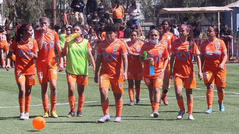otro golpe para cobreloa  no firmaron la mitad de contratos de plantel femenino y son multados.jpeg