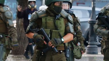 Dispositivos acústicos: Gobierno evalúa dotar a Carabineros con una línea de nuevas arma no letales