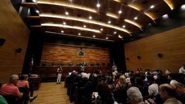 Arrepentimiento y colaborar con la investigación: El proyecto de libertad condicional para violadores de DD.HH que se discute en el TC