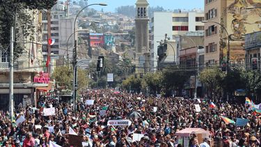 FOTOS| Miles de mujeres desbordaron las calles de Valparaíso este 8M