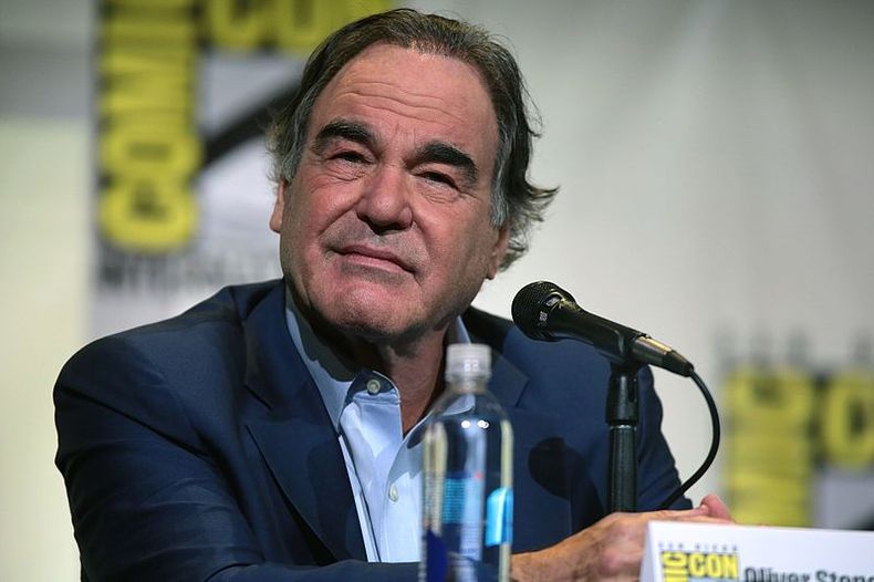 Oliver_Stone_28531623845.jpg