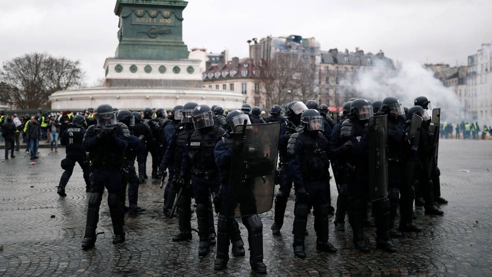 Gobierno francés admite que sus policías son demasiado violentos