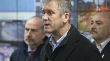 La semana en que Boric equilibra la economía familiar: Sube la luz pero congela transporte Uber