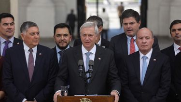 José Antonio Kast y algunos de sus ministros / Agencia Uno