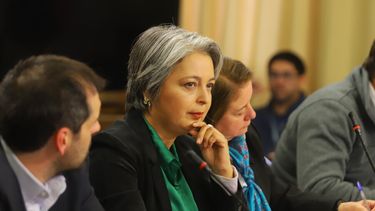 Ministra Jara carga contra la derecha tras rechazo a aumento del salario mínimo
