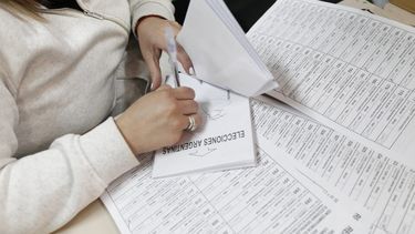 Violenta muerte de una niña paraliza la campaña electoral en Argentina