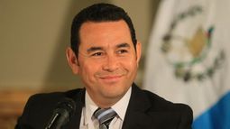 Crisis en Guatemala: Presidente intenta expulsar a juez anticorrupción que quiere investigarlo