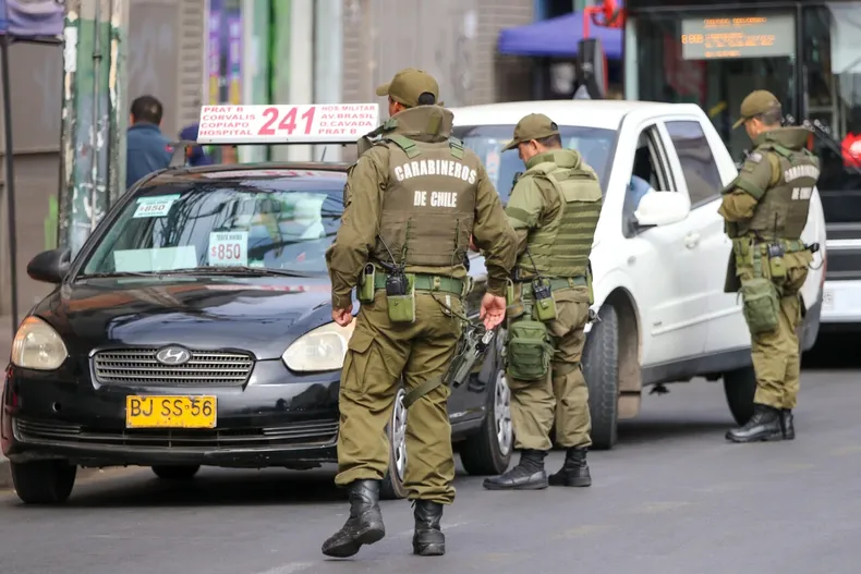 carabinero fue sorprendido ebrio e infringiendo toque de queda durante pandemia lo dieron de baja e intento apelar suprema rechazo.webp