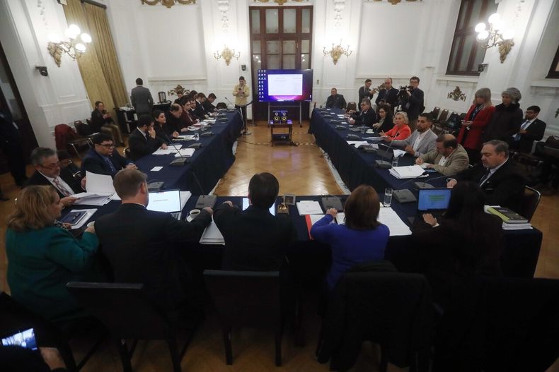 Comisión de Hacienda aprueba Ley Miscelánea de Kast - Agencia Uno