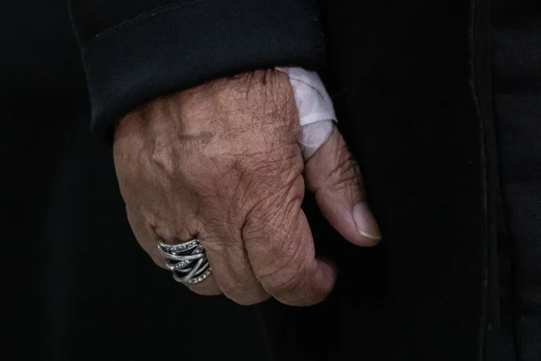 a 41 adultos mayores victimas de la dictadura les dejaban la pgu en 0 por descontar pension valech tc declara inaplicable 2.webp