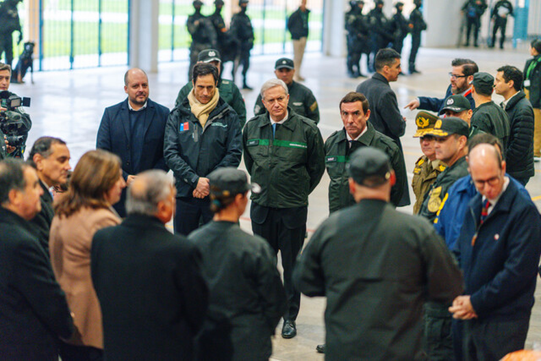 Presidente Kast inspecciona traslado de reos de alta peligrosidad a centro penitenciario en Talca. Créditos: Agencia Uno,&nbsp;