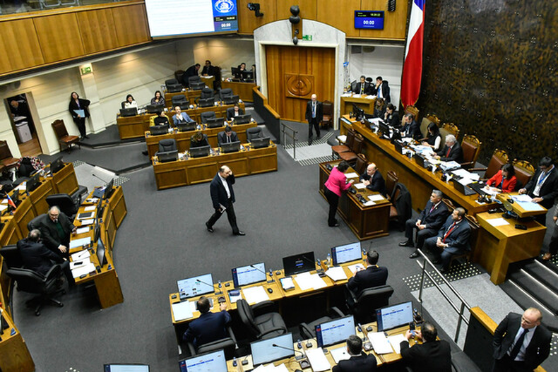 Sala del Senado aprueba megareforma del gobierno. Créditos: Agencia Uno.