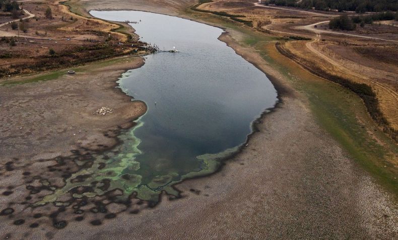 Embalse Puclaro cada vez más seco por la crisis climática - Agencia Uno