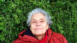 A fundirse con la naturaleza: fallece la bióloga y pionera en educación ambiental Adriana Hoffmann