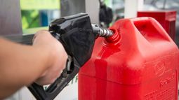 Hasta casi $1.300.000 llegaría multa por porte injustificado de combustible en la vía pública