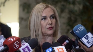 Pamela Jiles pide sororidad con Cathy Barriga: Va como avión y aparece un repentino acuerdo patriarcal para cerrarle el paso