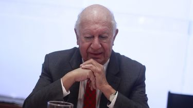 Lagos da apoyo a Guillier en segunda vuelta: Es necesario un candidato para enfrentar al adversario de la derecha