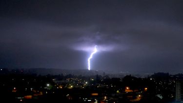 MeteoChile confirma chubascos en Región Metropolitana para la noche de Año Nuevo