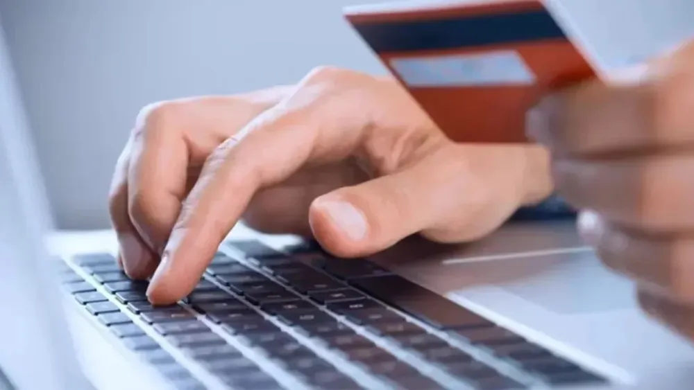 Cyber Monday 2025: Revisa los 4 errores que cometen estafadores en sitios web durante el evento comercial