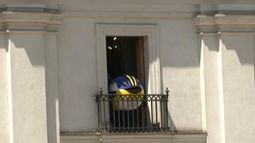 VIDEO| Fiu Presidente: Sietecolores saludó desde el balcón de La Moneda junto a Boric