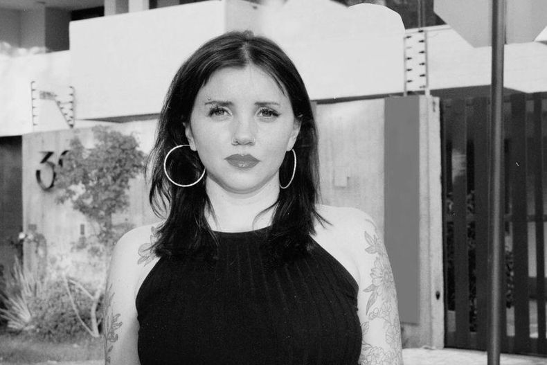 camila gutierrez ni la musica me consuela el desconcierto.jpg