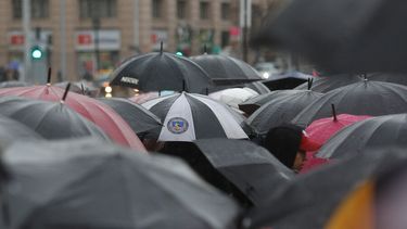 La lluvia prefiere los viernes: Confirman precipitaciones en Santiago para cerrar la semana