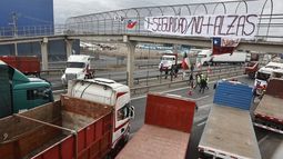 Camioneros del norte van a paro indefinido con bloqueo de carreteras a transporte de carga