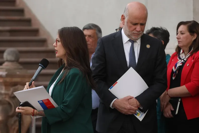 elizalde desafia a debatir con cifras y defiende gestion de boric en conclave oficialista y vallejo llama a la unidad del progresismo.webp