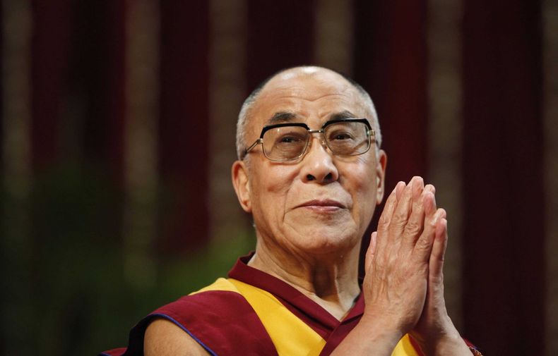 video dalai lama se disculpa tras preguntarle a un menor si quiere chuparle la lengua scaled.jpg