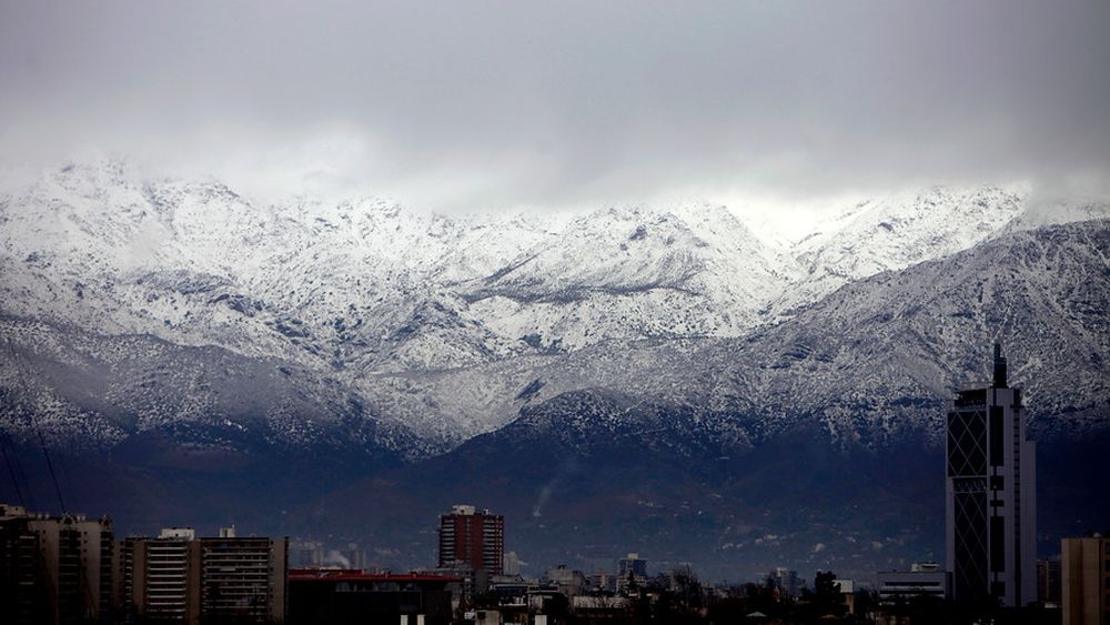La Parva, Valle Nevado y el Cajón del Maipo: Estudio confirma contaminación de nieve en la Cordillera de los Andes