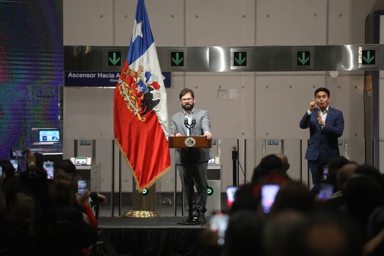 presidente inaugura extension linea 2.jpg