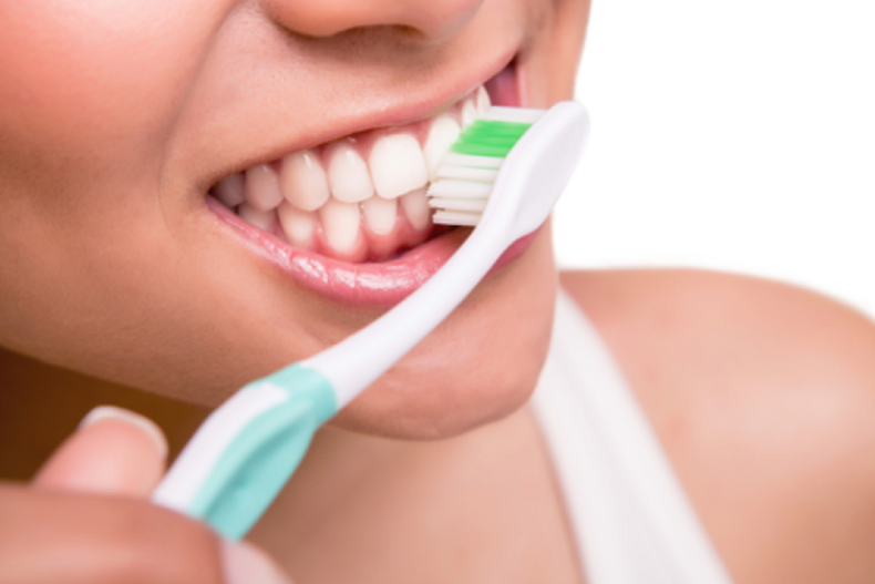 no abras las botellas con los dientes entregan consejos para mantener salud bucal estas fiestas.png