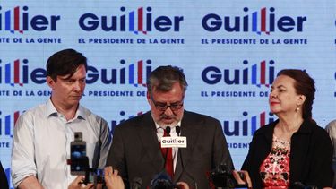 Guillier admite una derrota dura y llama a la renovación de liderazgos y de las formas de hacer oposición