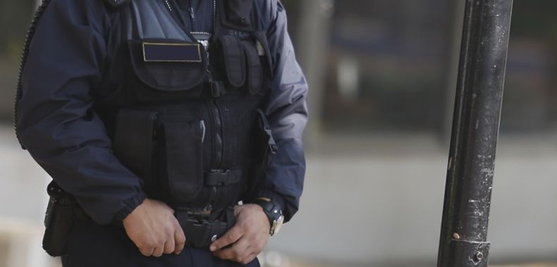 indemnizacion por guardia que trato de mechera a clienta en farmacia de puente alto.jpg