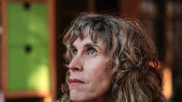 Nona Fernández, escritora: “Ya construimos una supuesta democracia sobre una herida abierta; no podemos repetirlo”