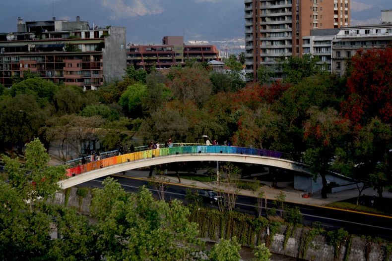 ArcoirissobreelMapocho Daniela Carmona e1564677530861.jpg