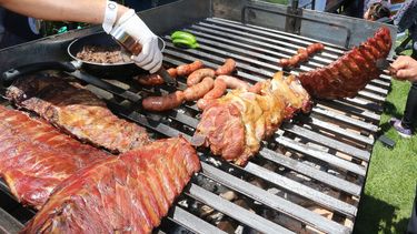 Insólito: Debieron seguir trabajando junto a cadáver de compañero que falleció en restaurante de Argentina