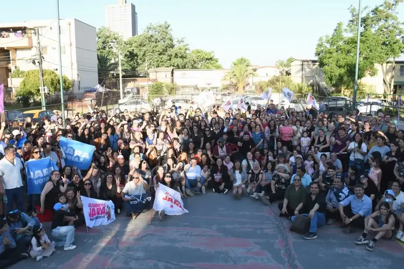 la silenciosa arremetida de jara que logro juntar mas de 20 mil voluntarios en todo el pais.webp