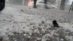 Granizos en Providencia, Santiago. Créditos: Agencia UNO.&nbsp;
