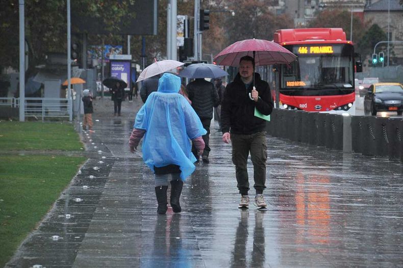20004 lluvia en santiago temporal.jpg