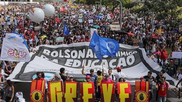 45 millones de trabajadores se sumaron a la primera huelga general en contra de Bolsonaro